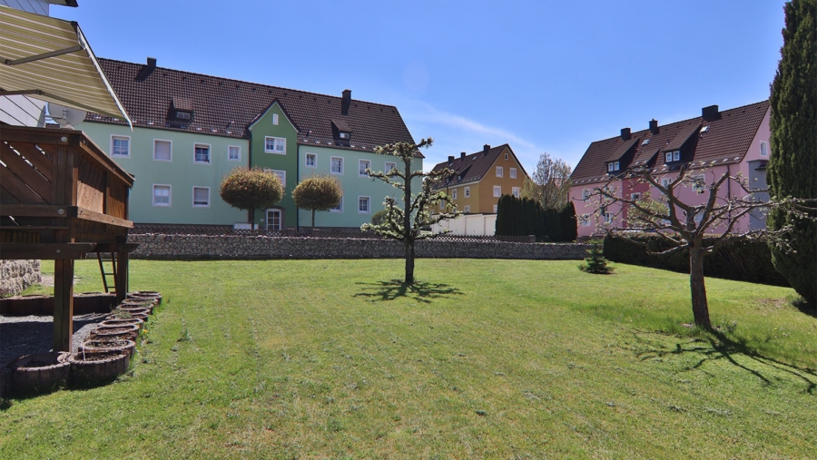 Absolute Rarität! Charmantes Zweifamilienhaus im Kaffeemühlenstil in 92670 Windischeschenbach - Garten