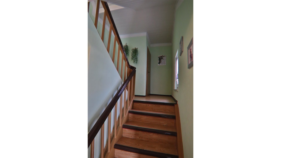 Absolute Rarität! Charmantes Zweifamilienhaus im Kaffeemühlenstil in 92670 Windischeschenbach - Treppenhaus