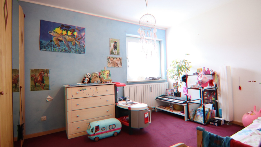 Freiwerdende 3-Zimmer-Dachgeschosswohnung mit Stellplatz und Südbalkon im Herzen von Erding - Kinderzimmer