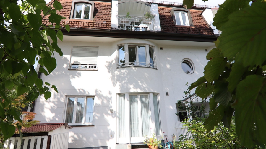 Sehr ruhig gelegene 3-Zimmer-Gartenwohnung mit zusätzlichem Hobbyraum im Souterrainbereich! - Hausansicht