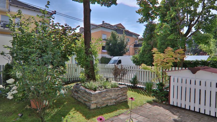 Sehr ruhig gelegene 3-Zimmer-Gartenwohnung mit zusätzlichem Hobbyraum im Souterrainbereich! - Ostgarten
