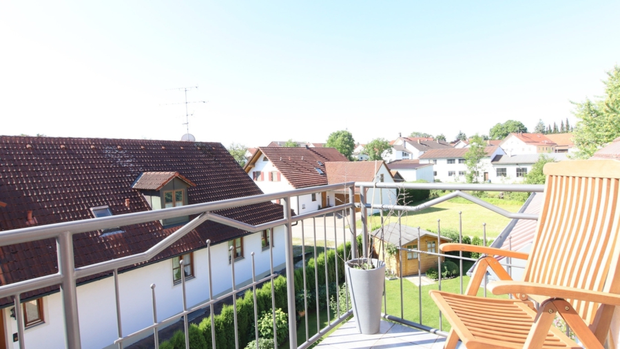Top gepflegte 3-Zimmer-Dachgeschosswohnung mit 2 Balkonen in ruhiger Lage von Eitting - Balkon Süden