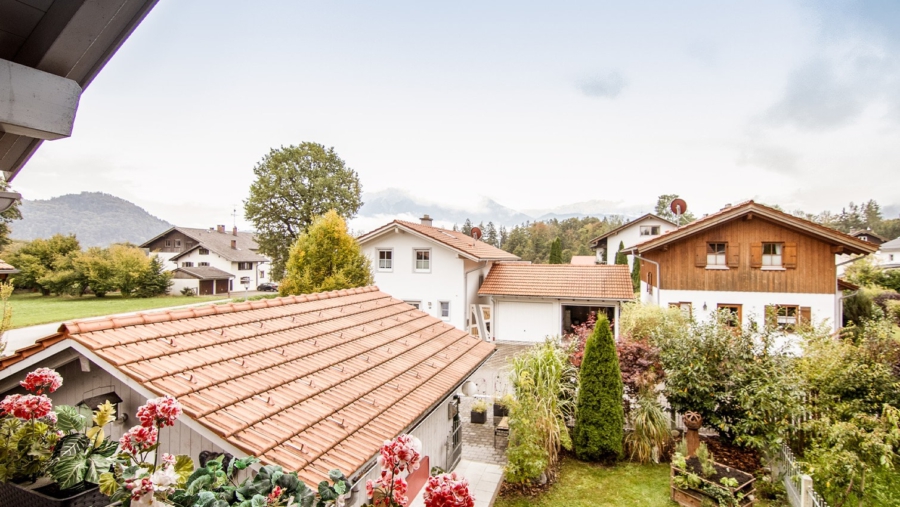 Liebevoll gestaltete & sehr gepflegte Doppelhaushälfte in absoluter Toplage in 83080 Oberaudorf-Agg - Ausblick in die Berge