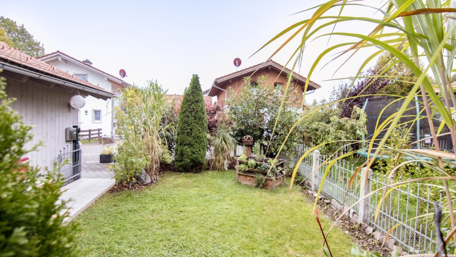 Liebevoll gestaltete & sehr gepflegte Doppelhaushälfte in absoluter Toplage in 83080 Oberaudorf-Agg - Ansicht Garten