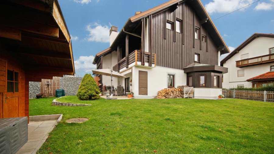 Reiheneckhaus mit viel Platz für die ganze Familie in Moosinning zum sofortigen Bezug - Ansicht 2 Vorderhaus