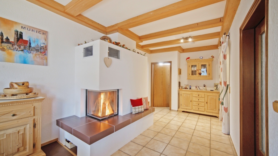 Reiheneckhaus mit viel Platz für die ganze Familie in Moosinning zum sofortigen Bezug - Ansicht 2 Kamin