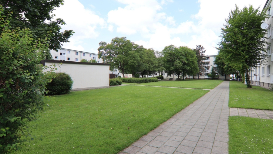 Sonnige und ideal geschnittene 3-Zimmer-Eigentumswohnung mit Westbalkon zum sofortigen Bezug - Innenhof