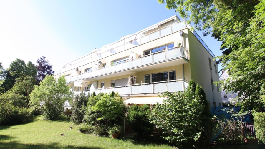 Erbpacht! Lichtdurchflutete 3-Zimmer-Dachterrassenwohnung mit unverbaubarem Blick ins Grüne - Hauptansicht