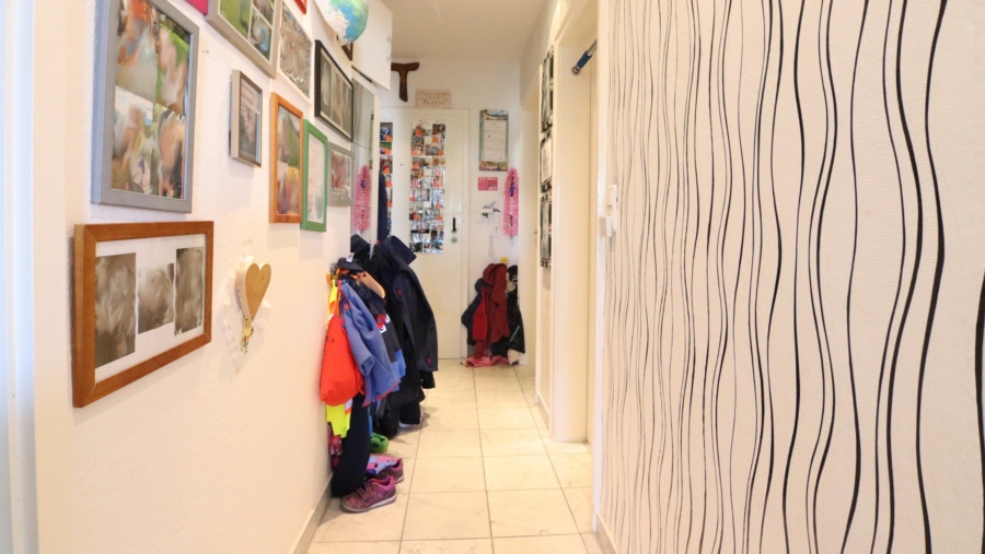 Erbpacht! Lichtdurchflutete 3-Zimmer-Dachterrassenwohnung mit unverbaubarem Blick ins Grüne - Flur