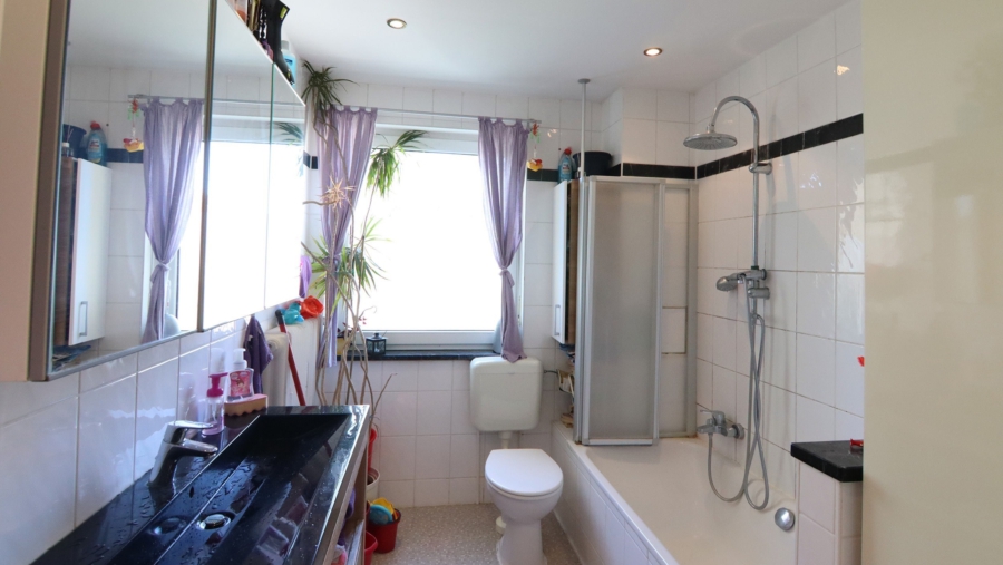 Erbpacht! Lichtdurchflutete 3-Zimmer-Dachterrassenwohnung mit unverbaubarem Blick ins Grüne - Badezimmer