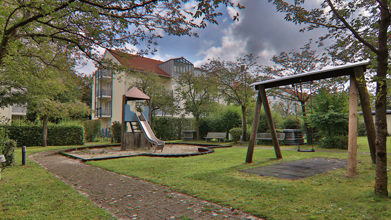 Perfekt geschnittene 3-Zimmer-Wohnung in grüner Wohnlage in Poing - Innenhof