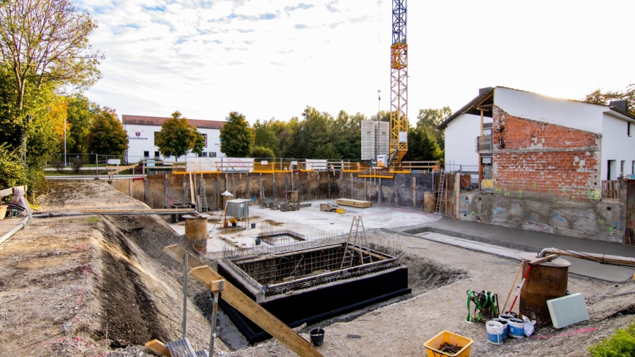 Für Gartenliebhaber! Exklusive 4-Zimmer-Gartenwohnung im Zentrum von Eichenried zu vergeben! - Bodenplatte TG