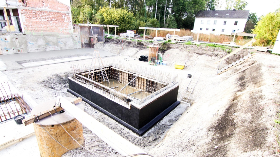 Für Gartenliebhaber! Exklusive 4-Zimmer-Gartenwohnung im Zentrum von Eichenried zu vergeben! - Fundament Autoaufzug