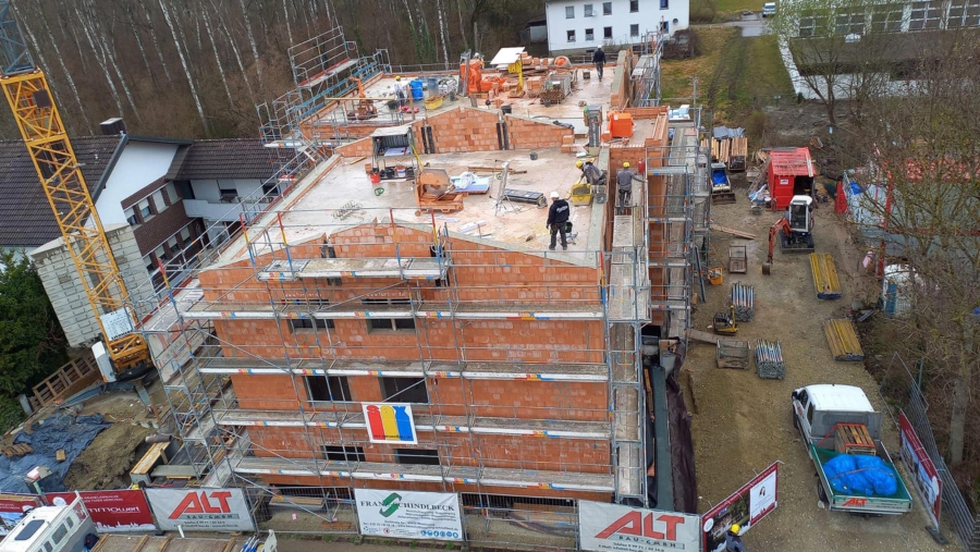 Für Gartenliebhaber! Exklusive 4-Zimmer-Gartenwohnung im Zentrum von Eichenried zu vergeben! - Rohbau