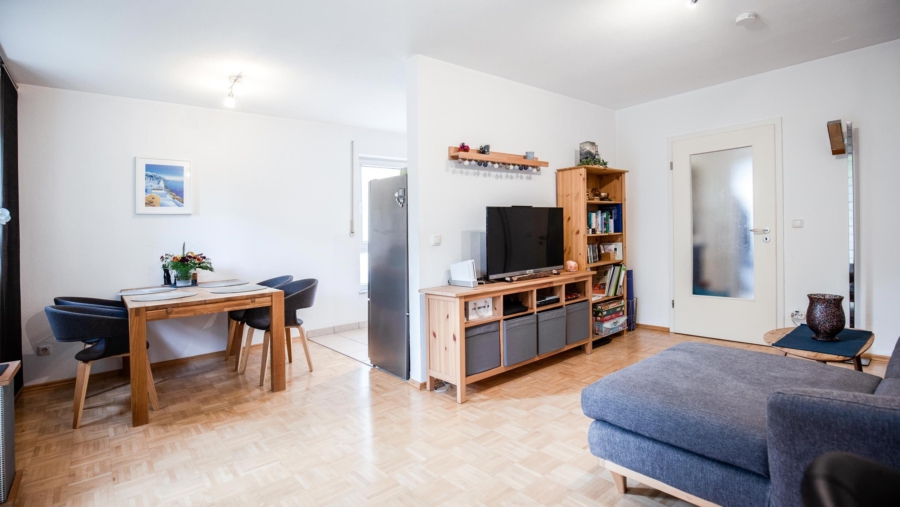 Schöne moderne 2-Zimmer-Gartenwohnung im Herzen von Hallbergmoos zu vergeben! - Wohn-/Essbereich