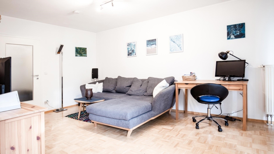 Schöne moderne 2-Zimmer-Gartenwohnung im Herzen von Hallbergmoos zu vergeben! - Wohnbereich