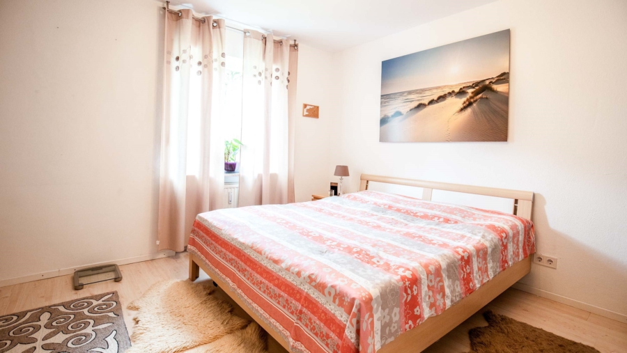 Traumhaft schöne 4-Zimmer-Gartenwohnung im Zentrum von Wartenberg zu vergeben! - Schlafzimmer