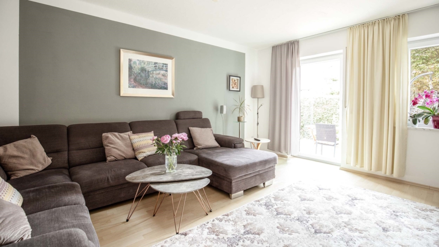 Traumhaft schöne 4-Zimmer-Gartenwohnung im Zentrum von Wartenberg zu vergeben! - Wohnzimmer