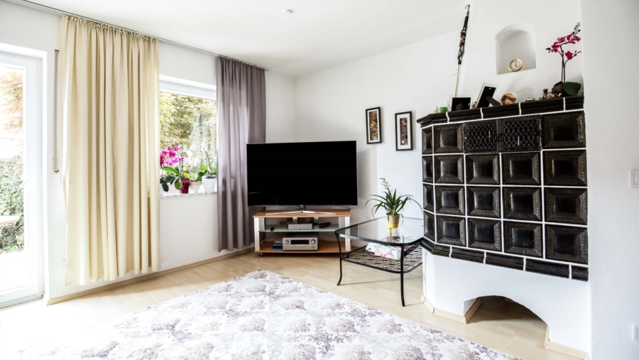 Traumhaft schöne 4-Zimmer-Gartenwohnung im Zentrum von Wartenberg zu vergeben! - Wohnzimmer