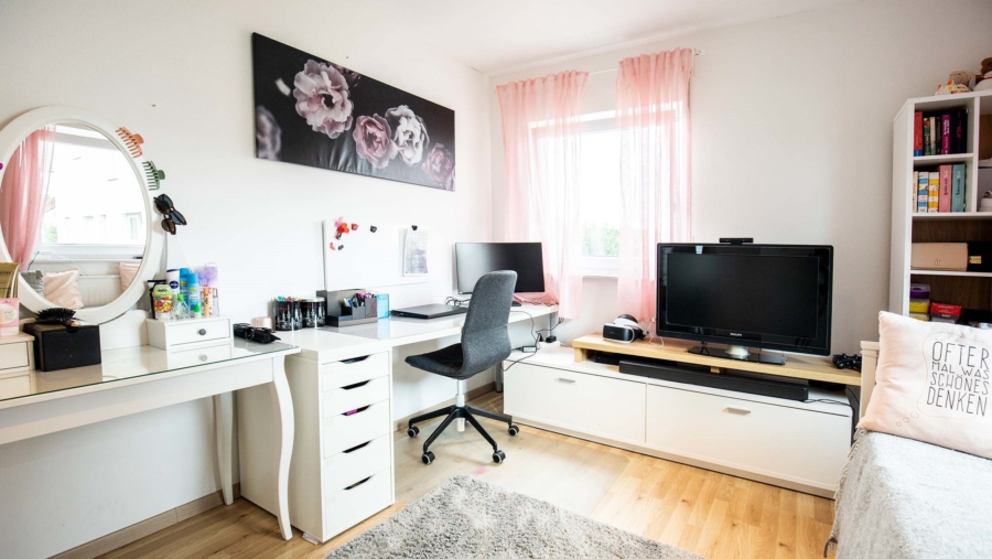 Wohntraum! Exklusives Einfamilienhaus mit 8 Zimmern & schönem Garten in 84149 Velden zu vergeben! - Büro