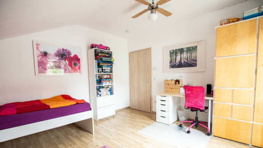 Wohntraum! Exklusives Einfamilienhaus mit 8 Zimmern & schönem Garten in 84149 Velden zu vergeben! - Kinderzimmer 2