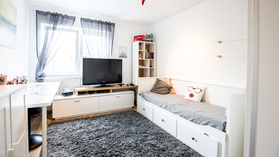 Wohntraum! Exklusives Einfamilienhaus mit 8 Zimmern & schönem Garten in 84149 Velden zu vergeben! - Kinderzimmer 5